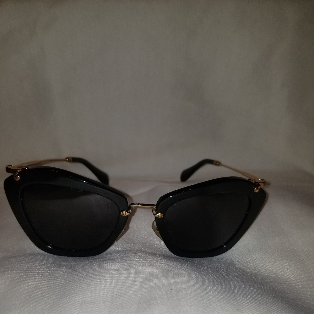 Authentic Women Miu Miu Sunglasses - Picture 1 of 6
